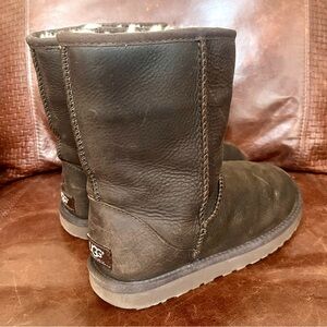 UGG Genuine Distressed Leather Classic Short Boots Dark Chocolate Brown Color